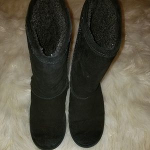 Black Bearpaw boots